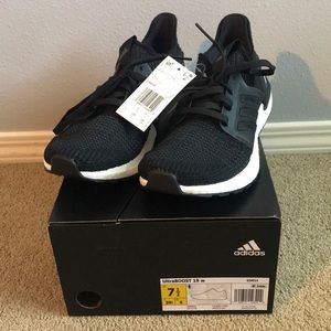 ✨NWT Adidas UltraBoost, size 7.5!!✨
